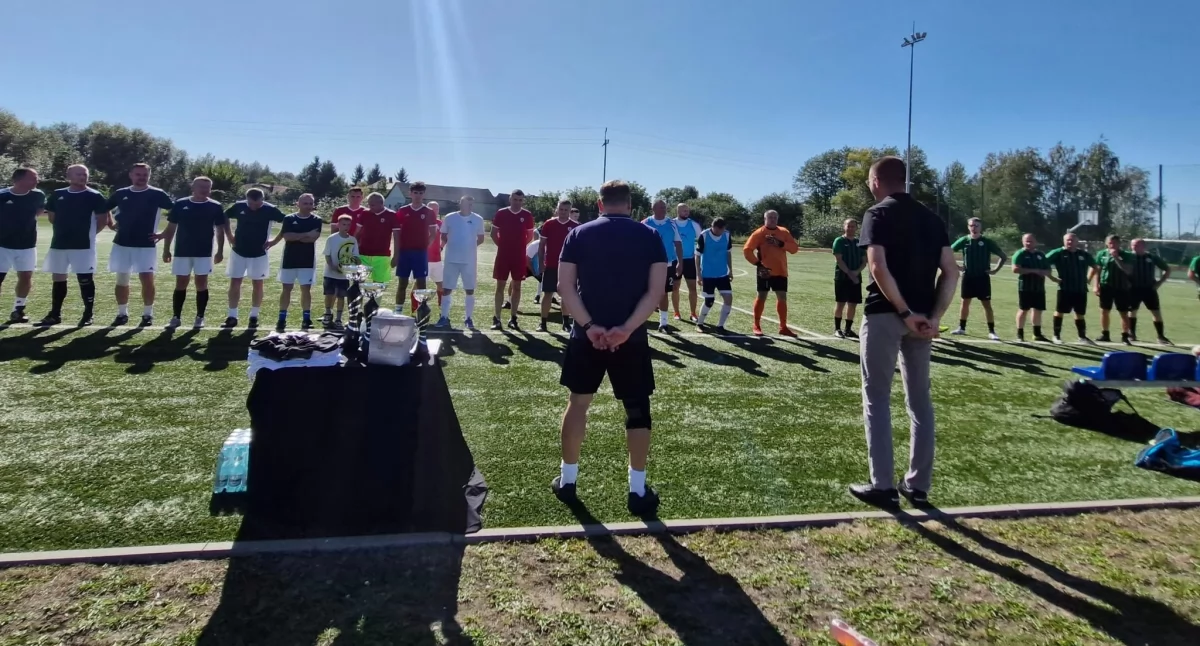 Sportowa rywalizacja i integracja. Turniej piłki nożnej samorządowców i służb mundurowych w Piszczacu