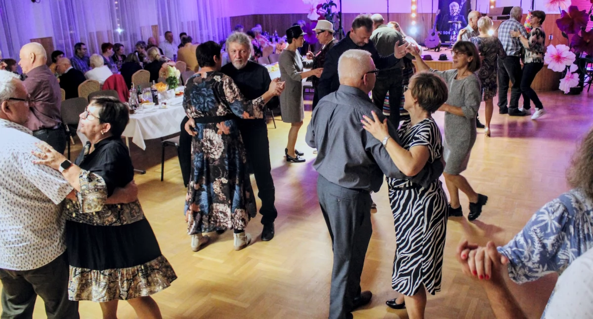 Seniorzy z Leśnej Podlaskiej po raz kolejny spotkali się na potańcówce