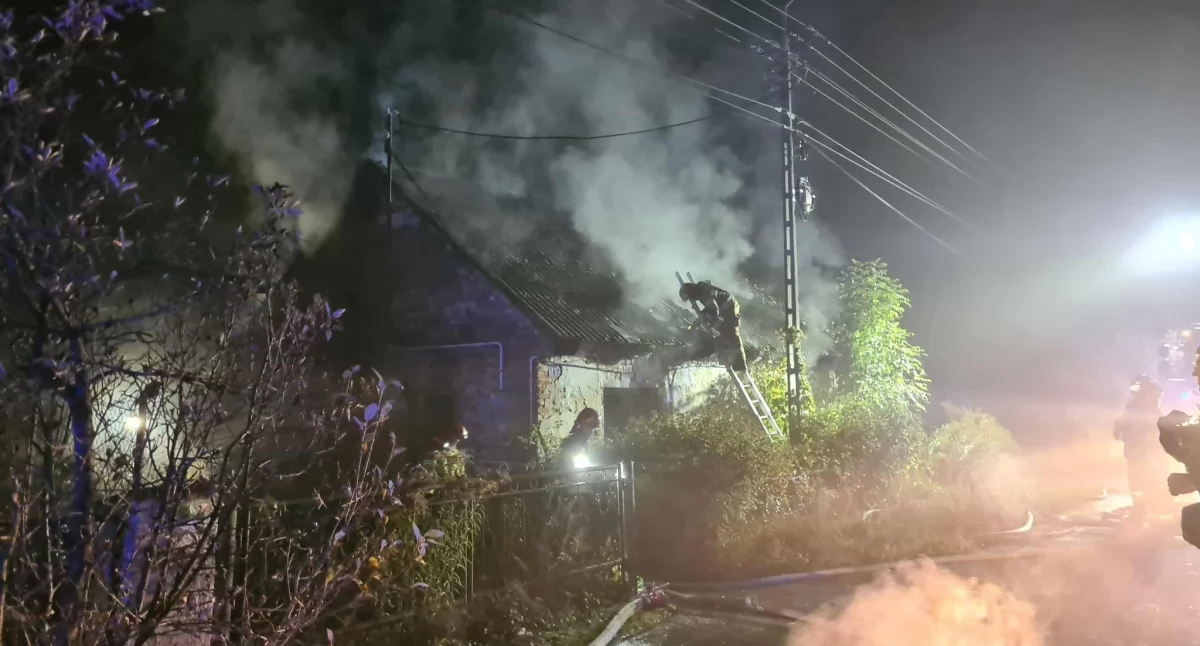 Tragedia w pożarze domu jednorodzinnego w gminie Terespol. Nie żyje jedna osoba ewakuowana przez sąsiada