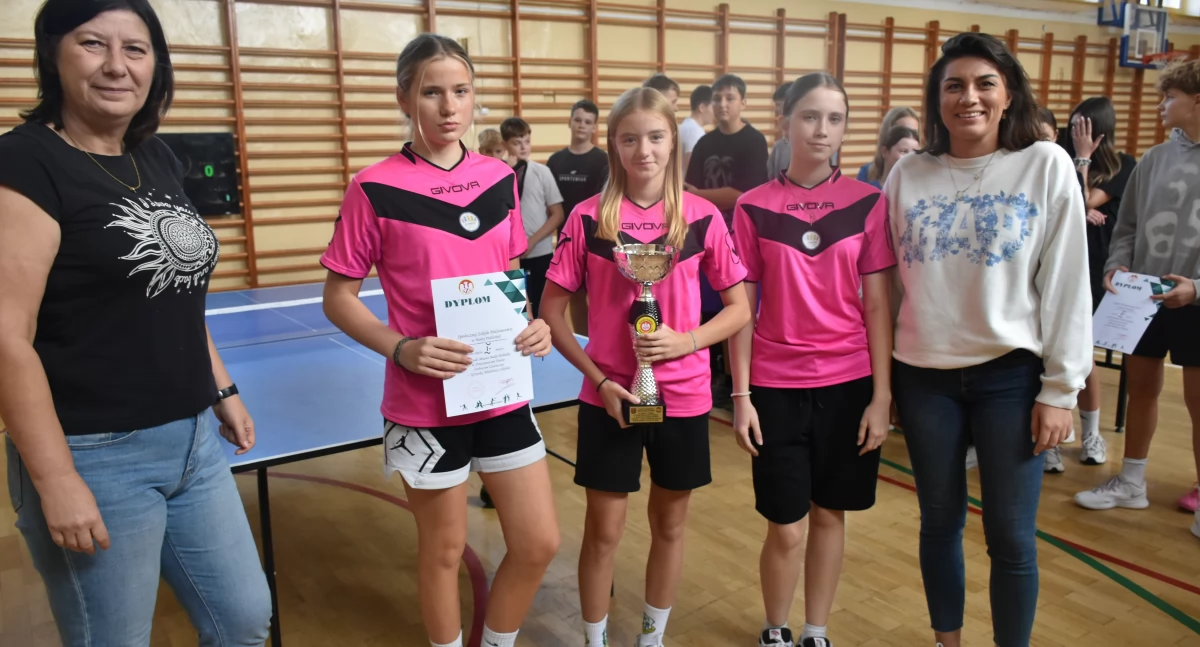 Emocje przy tenisowych stołach w Białej Podlaskiej- młodzi sportowcy walczyli o awans! Sprawdź, kto zagra w etapie rejonowym
