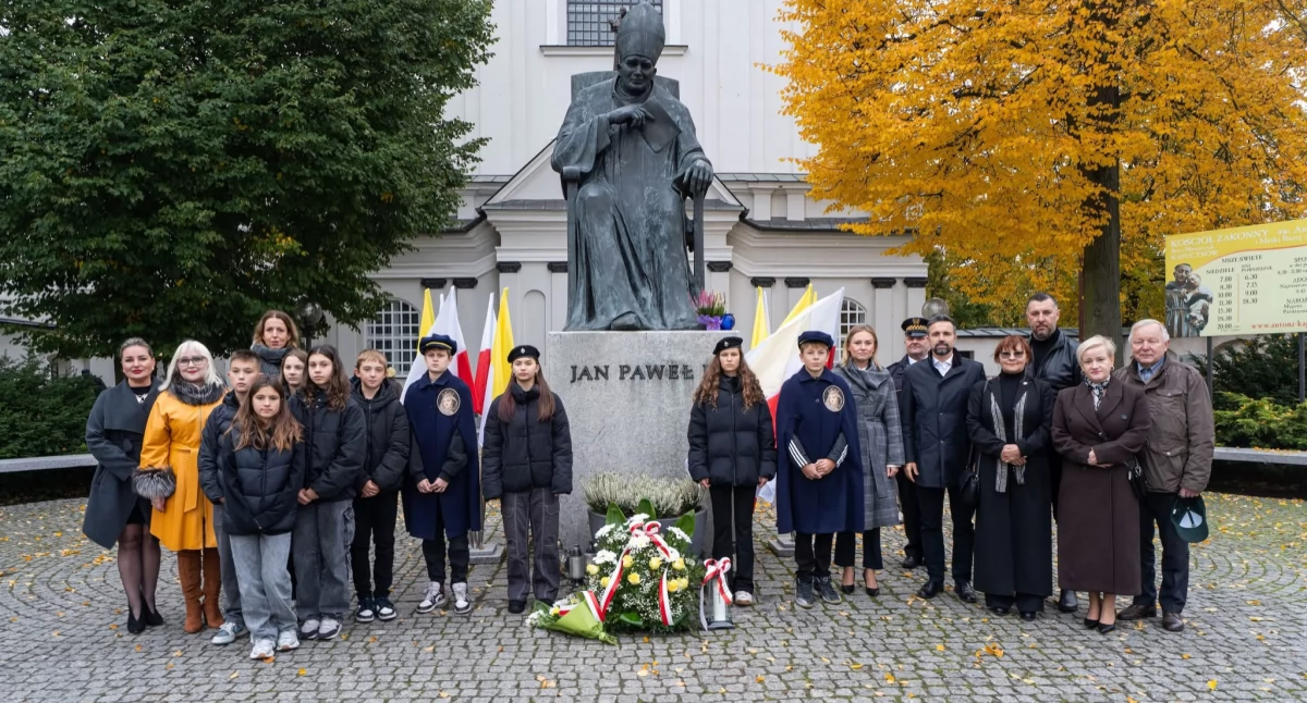Biała Podlaska pamięta o św. Janie Pawle II – mieszkańcy oddali hołd Papieżowi Polakowi w Dniu Papieskim