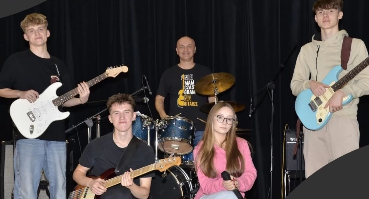 Muzyczny hołd dla bohaterów – koncert „Teraz My” w Gminnym Ośrodku Kultury w Janowie Podlaskim