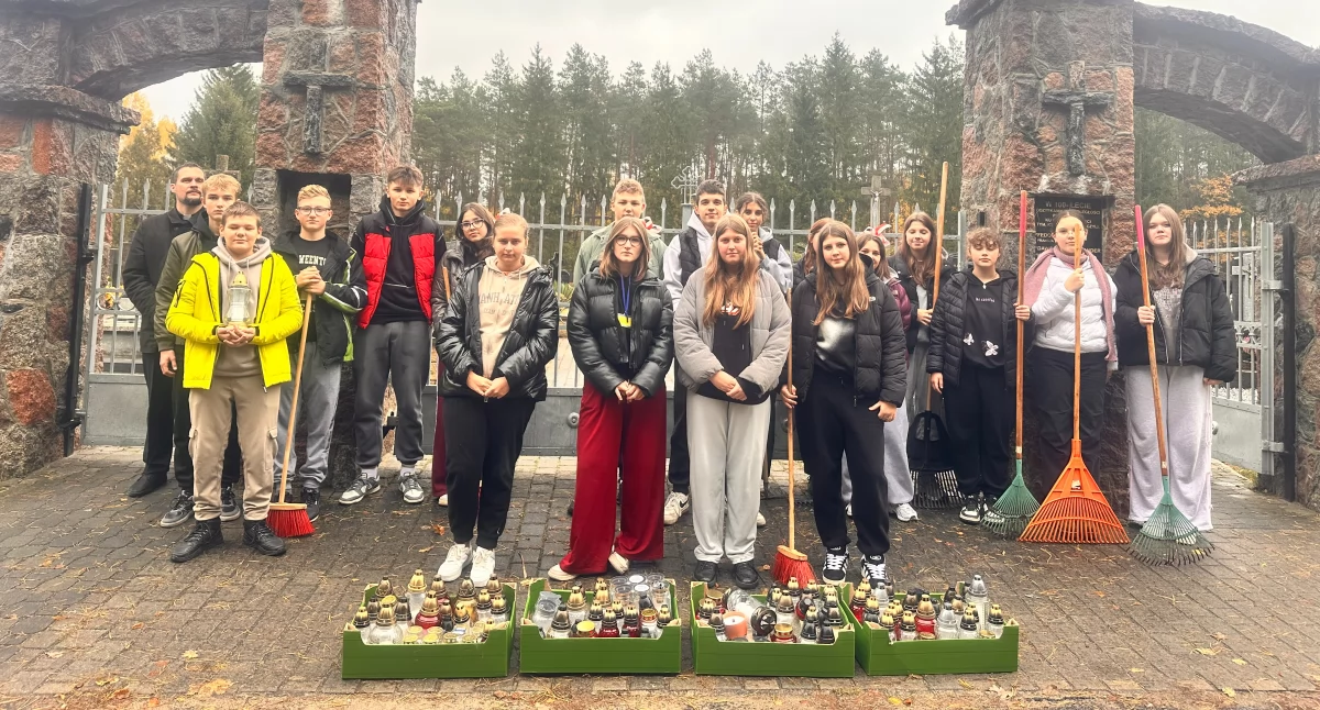 Światełko Pamięci – akcja Szkolnego Koła Wolontariatu „Pomocna dłoń