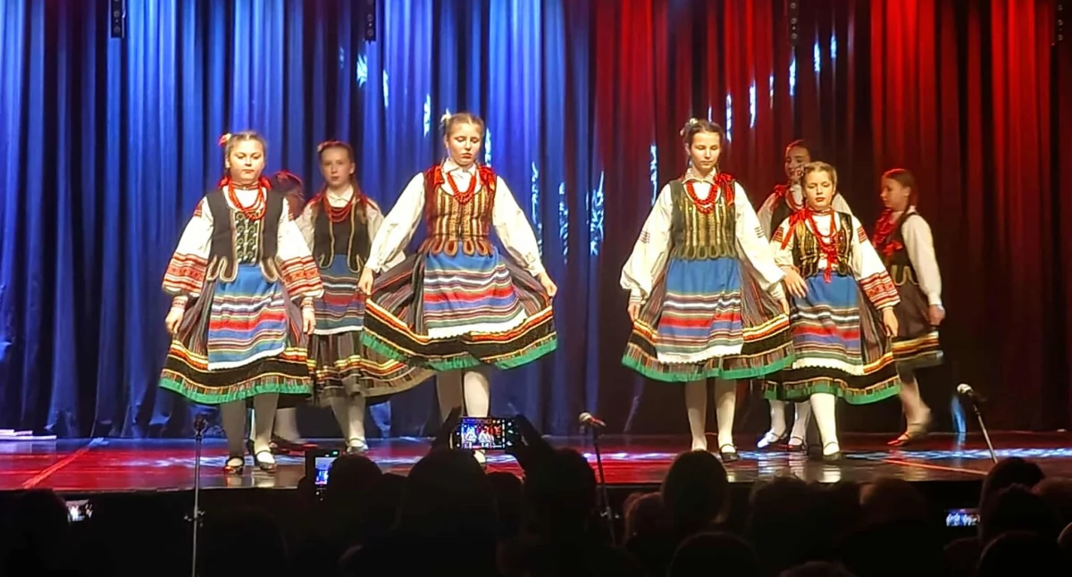 Relacja z koncertu niepodległościowego: ZPiT „Podlasiacy”, Kapela „Podlasiacy” i „Biawena” z artystycznym hołdem dla ojczyzny w Białej Podlaskiej