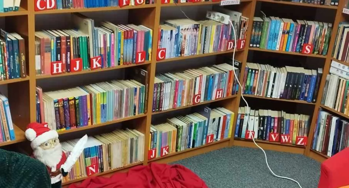Biblioteczna gra terenowa. Zabawa dla najmłodszych w Tucznej.