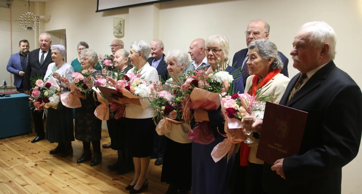 Seniorzy świętowali w Kodniu- medale, wzruszenia i „Złote Gody”