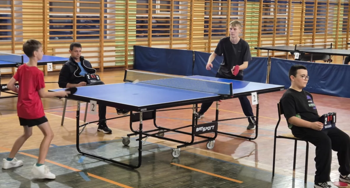 Prawie 100 zawodników przy stołach: Emocjonujący finał VIII turnieju Grand Prix 2025 w tenisie stołowym amatorów w Rossoszu
