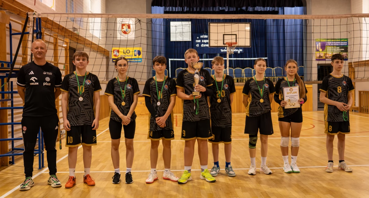 III Mikołajkowy Turniej Piłki Siatkowej Drużyn Mieszanych w LO Wisznice