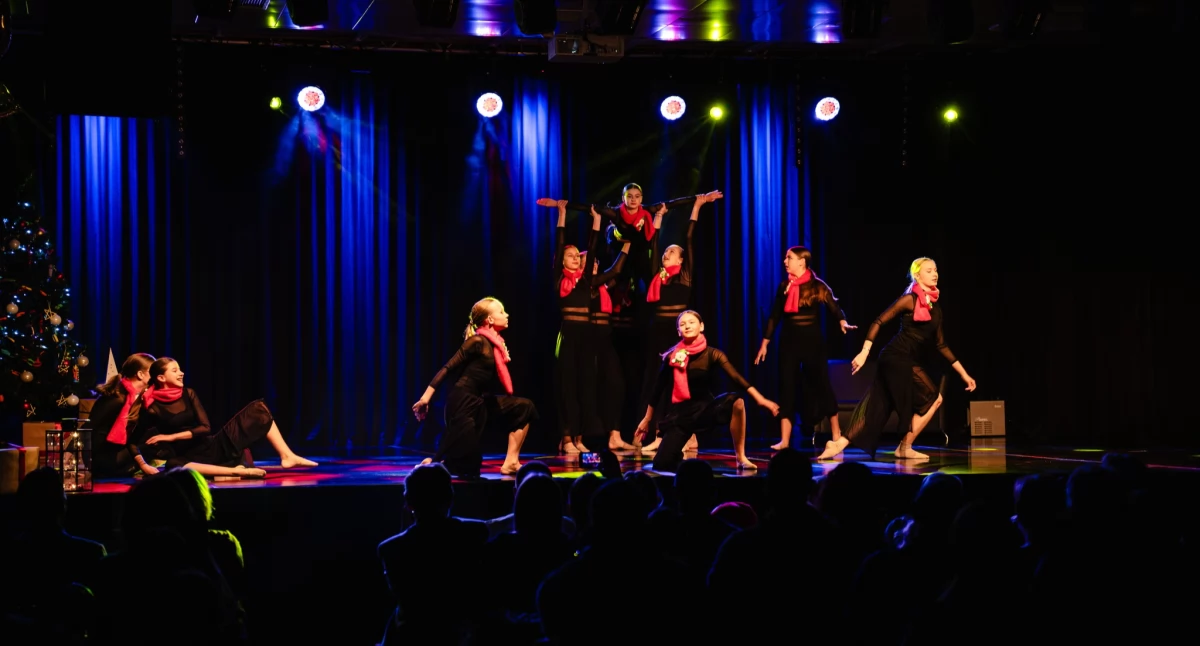 Świąteczna historia opowiedziana tańcem- zimowa gala w wykonaniu Dance Academy Studio Biała Podlaska