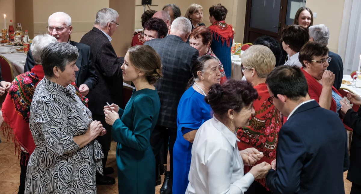 Gmina Międzyrzec Podlaski: Kolęda, opłatek i tradycja- zespoły ludowe spotkały się na wspólnej wigilii