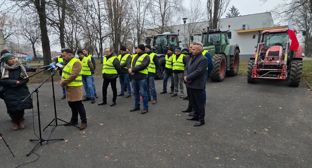 ​„To nie jedzenie, to pasza”. Rolnicy i samorządowcy w Białej Podlaskiej przeciwko Mercosur
