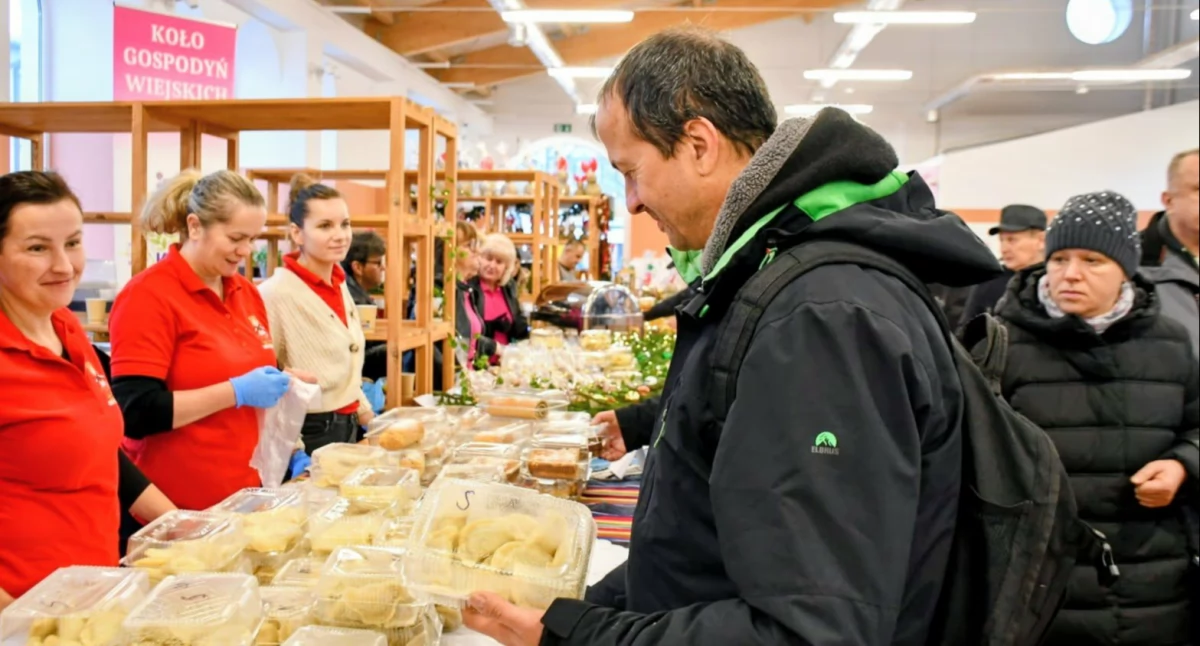 Kulinarne oblężenie „Babskiego Rynku”. Setki mieszkańców świętowały na Festiwalu Pierogów w Białej Podlaskiej