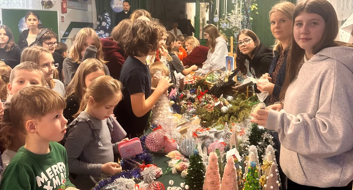 Świąteczny kiermasz w Zalesiu: Słodkości i serca pełne dobra