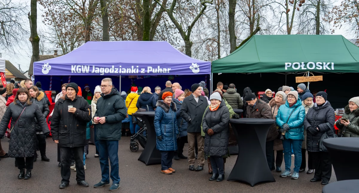 Mieszkańcy Piszczaca spotkali się na rynku podczas Jarmarku Bożonarodzeniowego