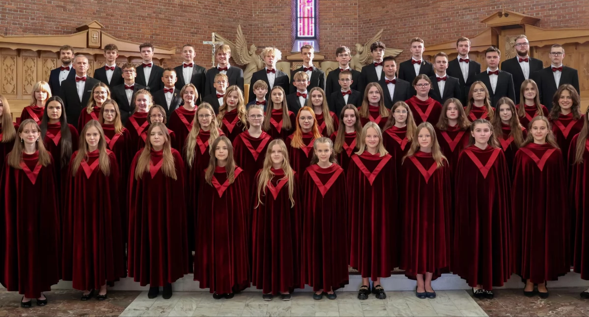 Celebracja radosnej nowiny przy dźwięku kolęd. Koncert Scholi Cantorum Misericordis Christi w Sanktuarium Miłosierdzia Bożego w Białej Podlaskiej