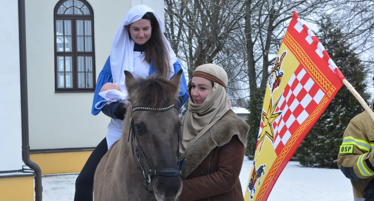 Barwny Orszak Trzech Króli przeszedł ulicami Piszczaca 