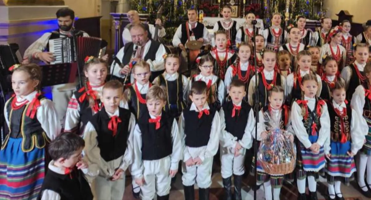 „Niech zabrzmią dźwięki kolęd”. Świąteczny koncert w kościele parafii błogosławionego Honorata Koźmińskiego w Białej Podlaskiej