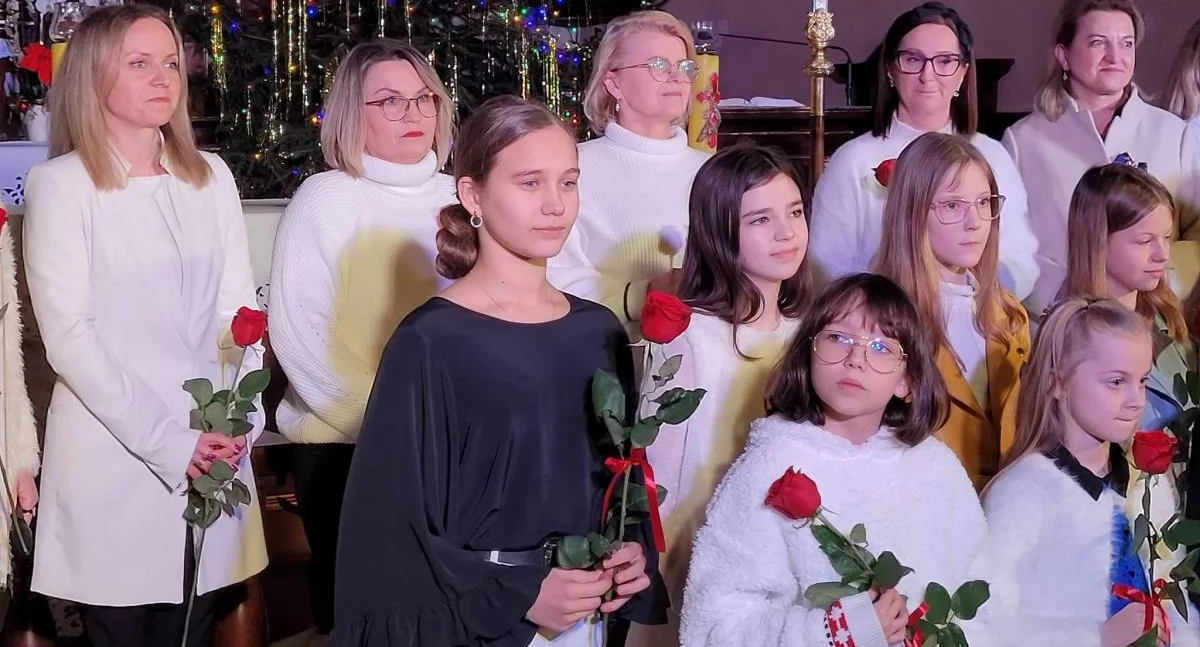 Wieczór przy zimowych melodiach. Koncert kolęd zespołu wokalnego „Chwilka” w Sala Widowiskowej w Białej Podlaskiej