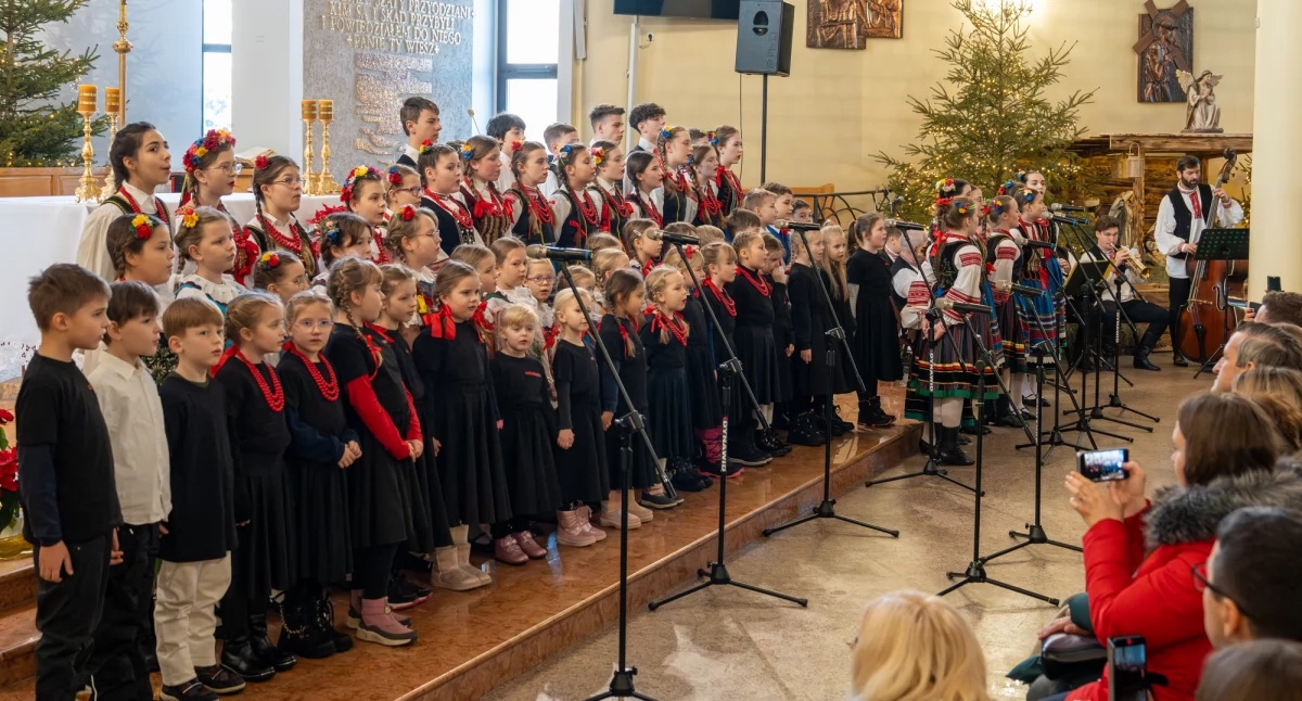 „Podlasiacy” wystąpili w kościele błogosławionego Honorata. Koncert kolęd w Białej Podlaskiej