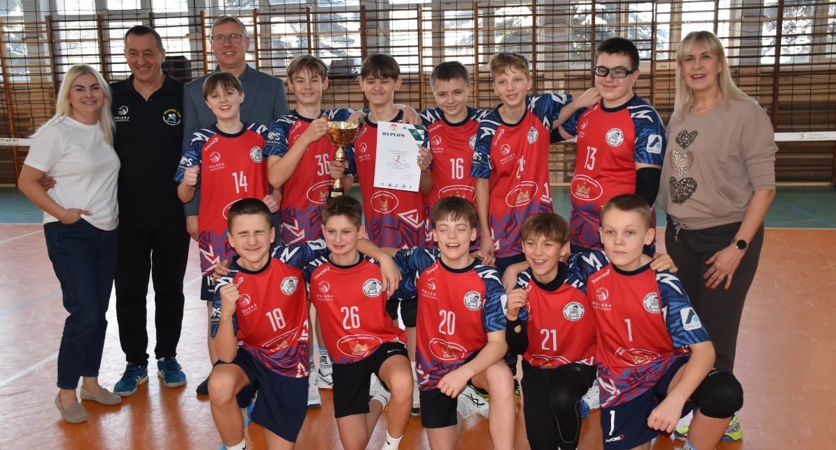 SP nr 6 najlepsza w miejskim finale „czwórek” siatkarskich