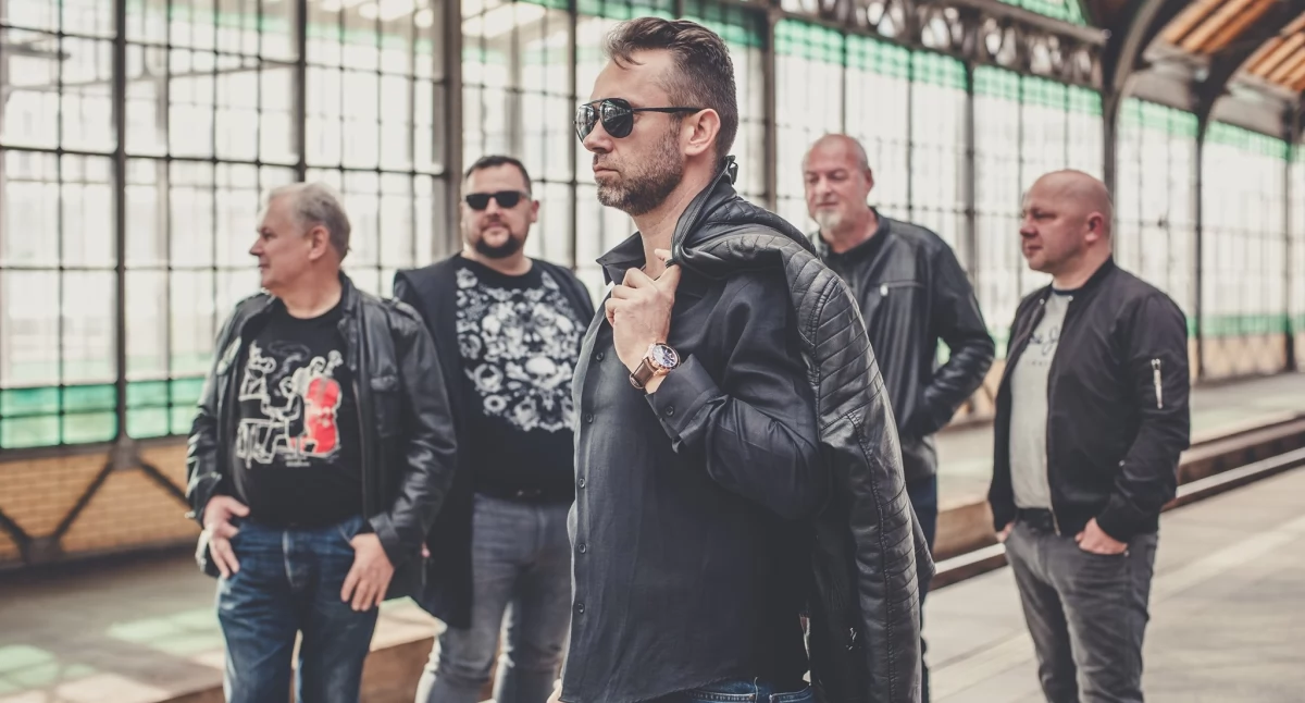 Powrócą niezapomniane przeboje. „Krawczyk Show” na bialskiej scenie!