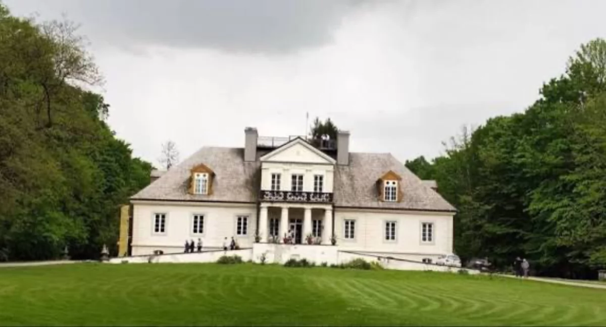 Wernisaż wystawy o polskich pisarzach w Romanowie