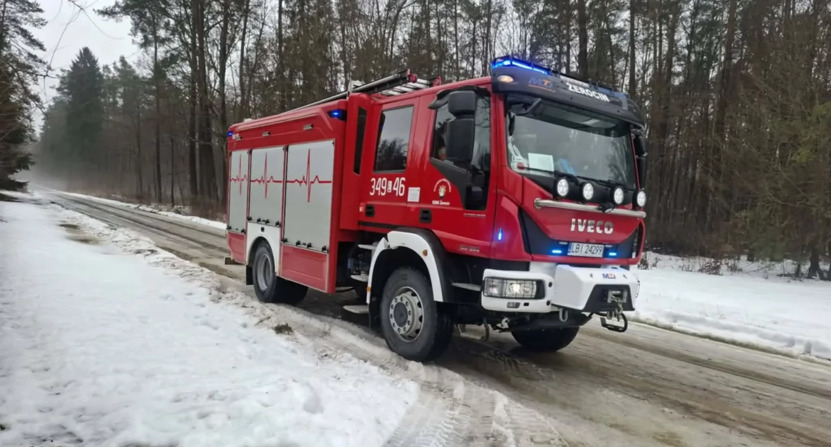 Wypadek przy ścince drzewa w miejscowości Witoroż. Osobę poszkodowaną przetransportowano do szpitala