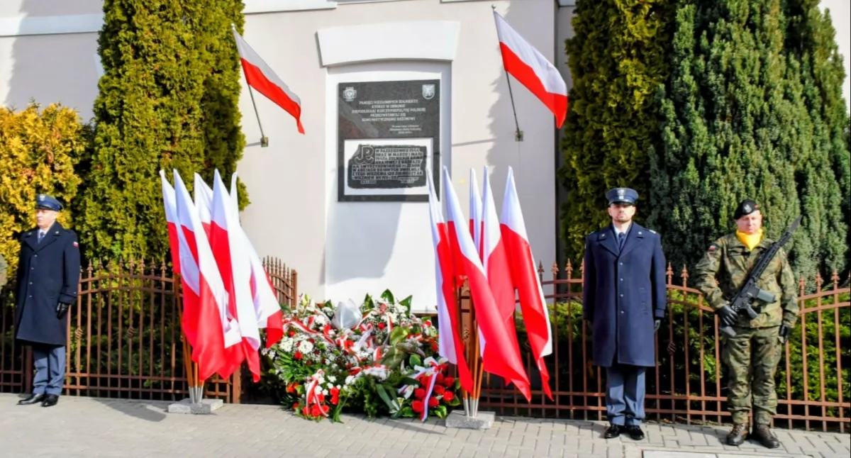 Pod murami dawnej siedziby UB oddali hołd bohaterom. Tak Biała Podlaska uczciła 1 marca