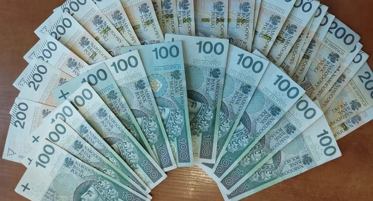 67-latka z zarzutem przywłaszczenia 6 tysięcy złotych. Pieniądze pochodziły ze znalezionego portfela
