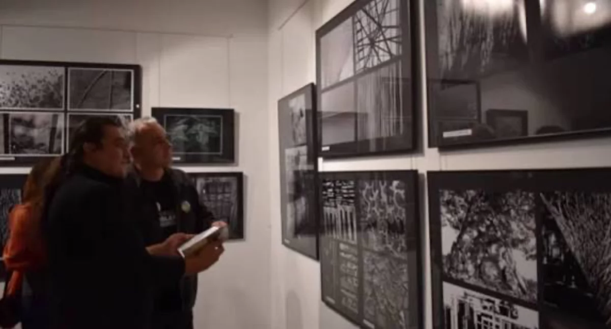 „Na szczęście” – fotografia, która opowiada o rytuałach i nadziei. Wernisaż w Białej Podlaskiej