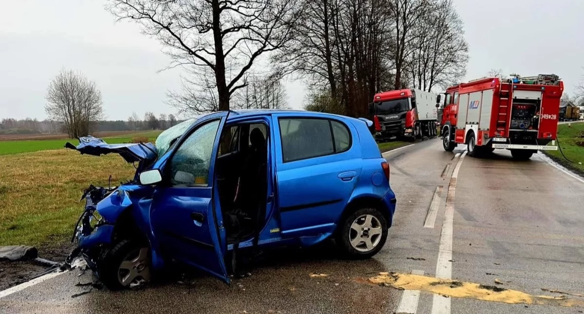 Groźny wypadek na drodze nr 812. Ranny mężczyzna trafił do szpitala śmigłowcem LPR