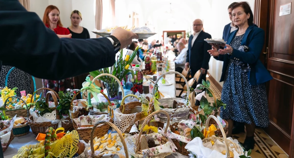 Bądźmy blisko siebie w święta. Przedświąteczne spotkanie w siedzibie Ośrodka Caritas w Białej Podlaskiej