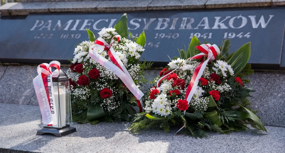 Dzień Pamięci Ofiar Zbrodni Katyńskiej. Przedstawiciele Urzędu Miasta i bialskich służb upamiętnili zamordowanych polskich inteligentów
