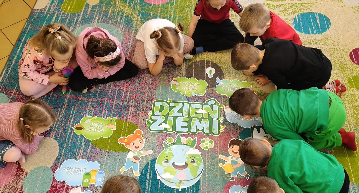 Małe kroki, wielka sprawa. Przedszkolaki z Zalesia świętowały Dzień Ziemi