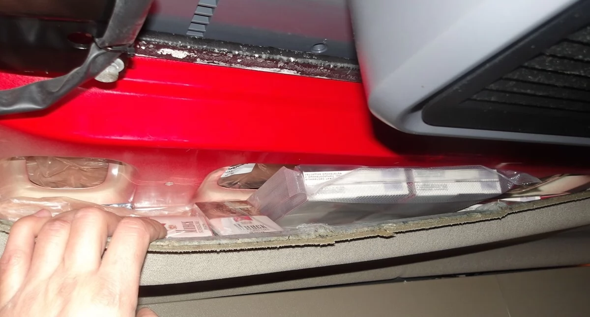 Tysiące paczek papierosów ukryte w kabinach ciężarówek. Kolejna akcja celników z Koroszczyna
