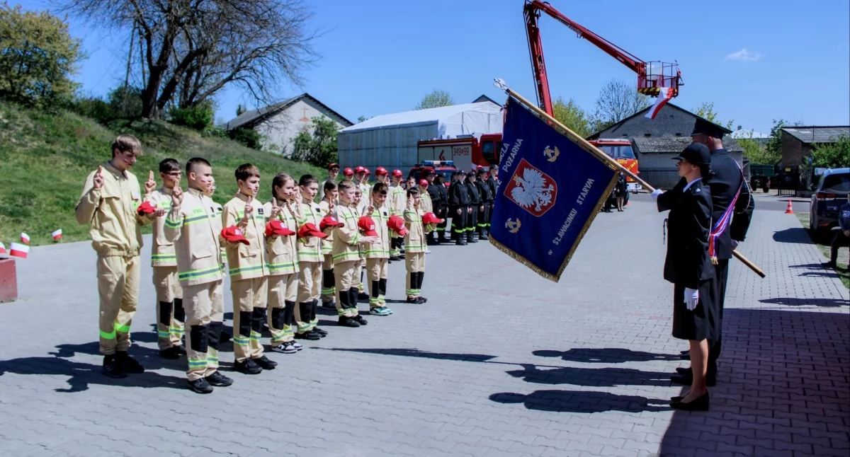 Ślubowanie Młodzieżowej Drużyny Pożarniczej w Sławacinku Starym