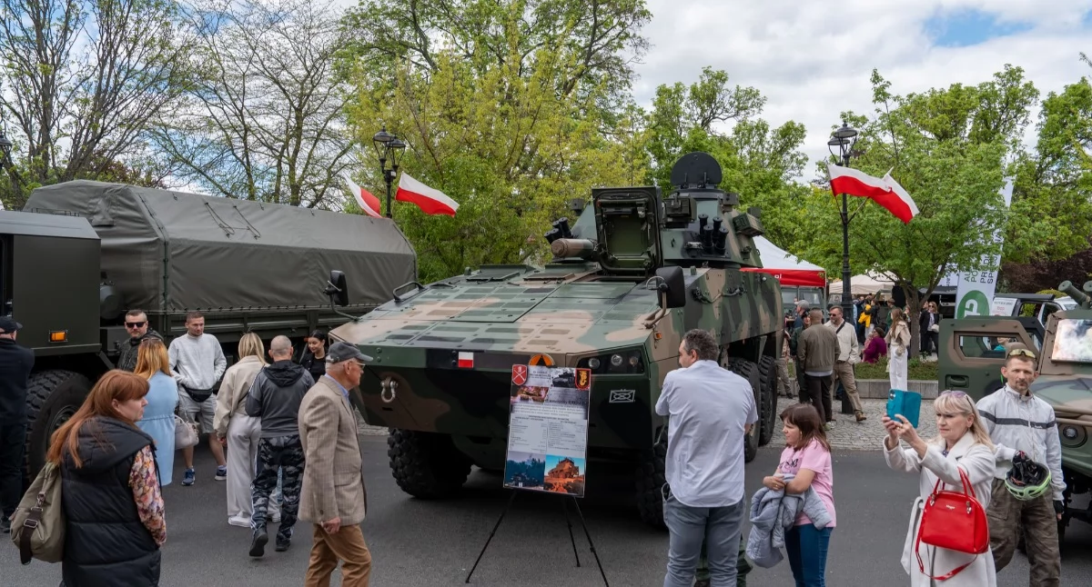 Tłumy na pikniku wojskowym z okazji Święta 34 Pułku Piechoty