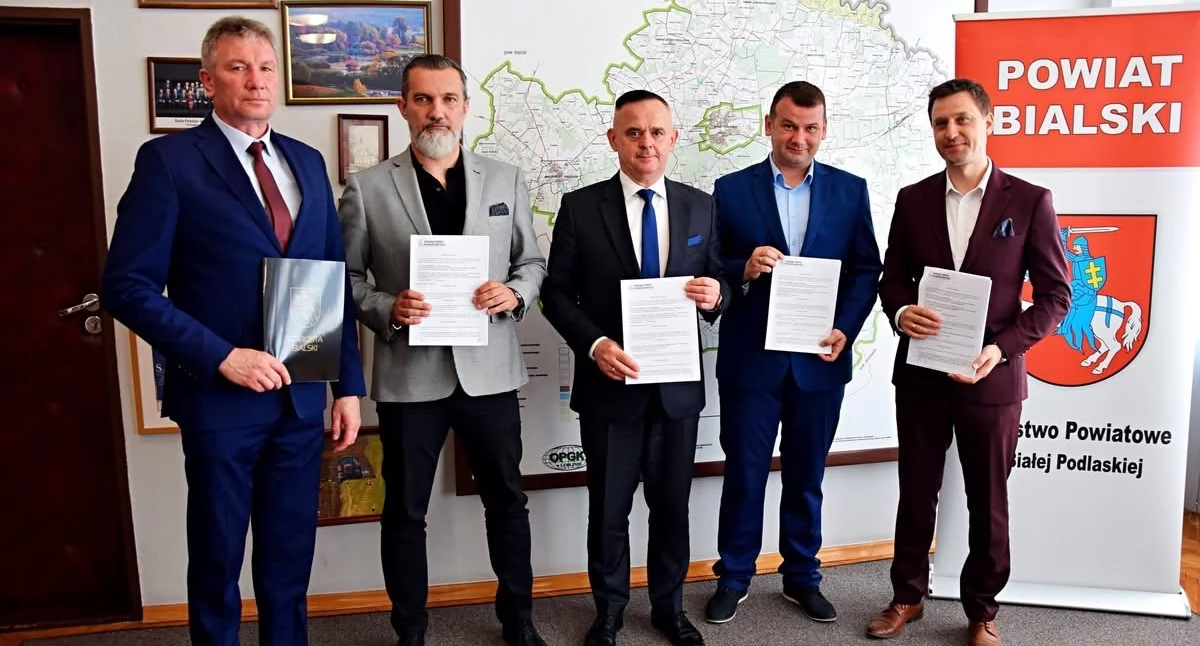 Powiat Bialski inwestuje w drogi. Podpisano umowy na dwie ważne przebudowy