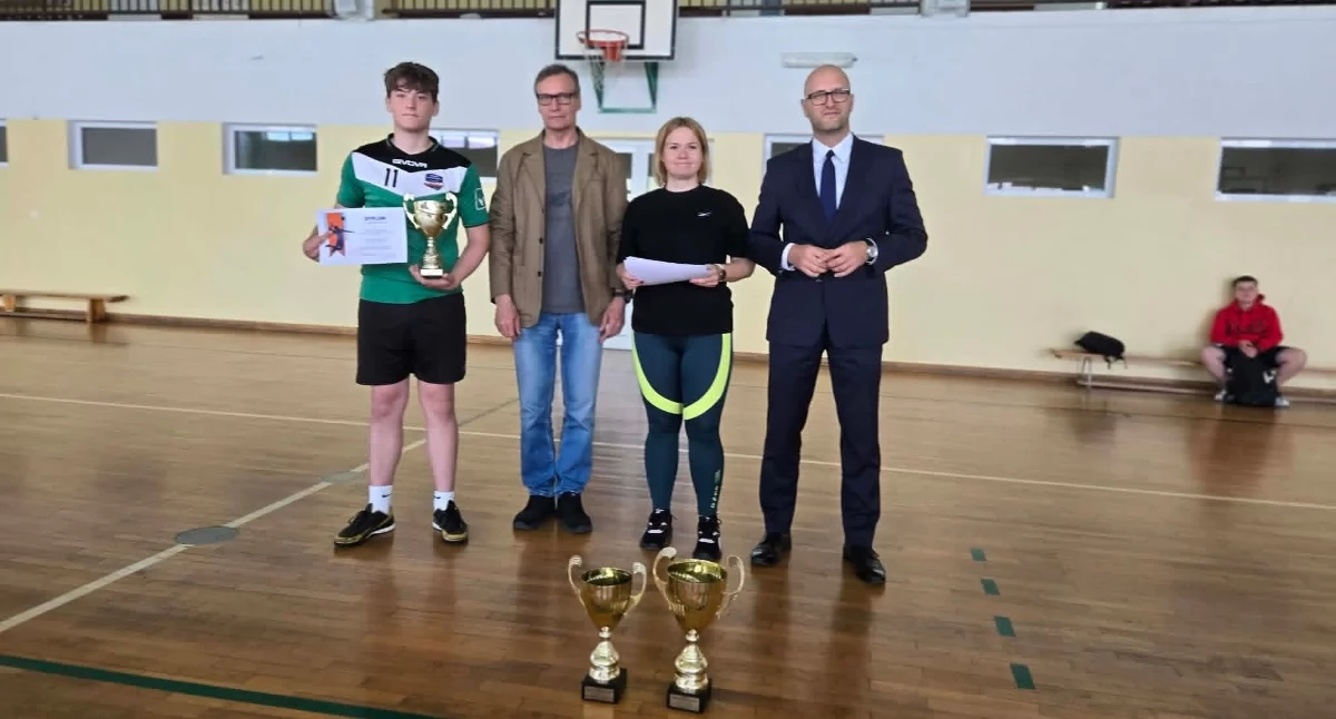 Sportowe emocje i integracja podczas Gminnych Międzyszkolnych Zawów w Piłce Siatkowej