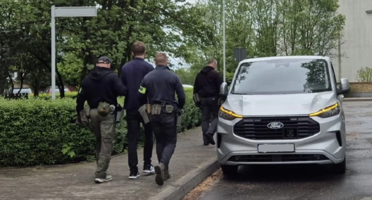 27-latek zatrzymany za organizowanie nielegalnej migracji. W mieszkaniu znaleziono ponad 2 kilogramy mefedronu