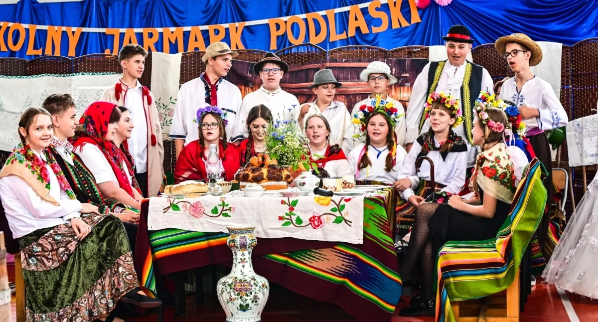 Jak bawiono się na weselach naszych dziadków? Uczniowie z Kodnia ożywili dawne tradycje