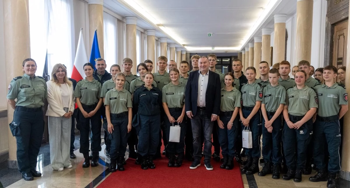 Uczniowie z Janowa Podlaskiego zachwycili podczas Pikniku Służb Mundurowych