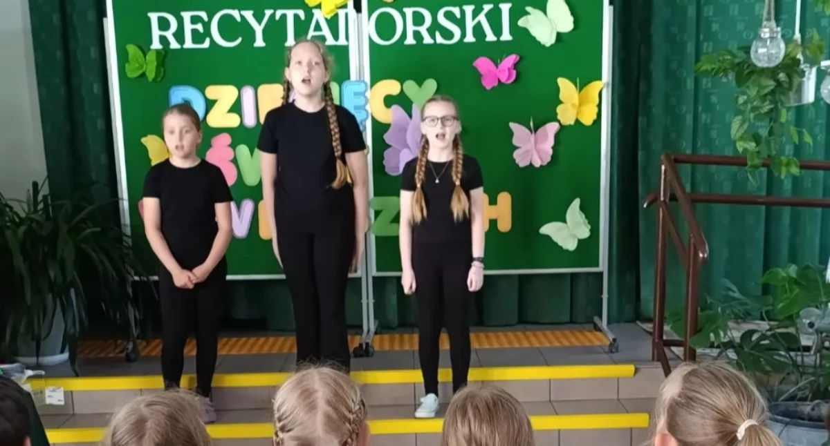 Dziecięcy świat w wierszach – szkolny konkurs recytatorski pełen emocji