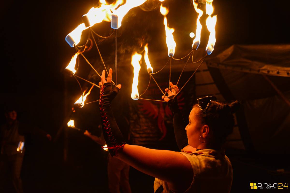Premiera Fireshow teatru ulicznego Antidotum "Parowozowisko"