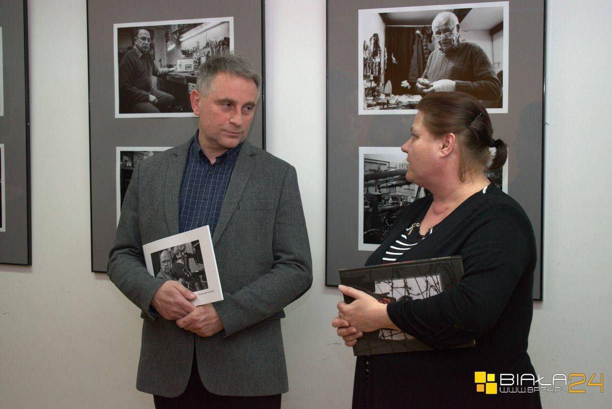 "Tutaj pracuje rzemieślnik" - wernisaż wystawy fotografii Jakuba Szymańskiego