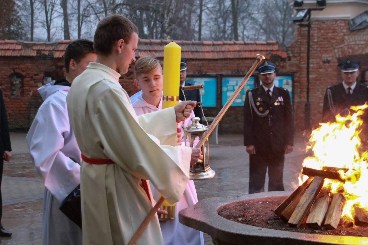 Liturgia Światła w Wielką Sobotę