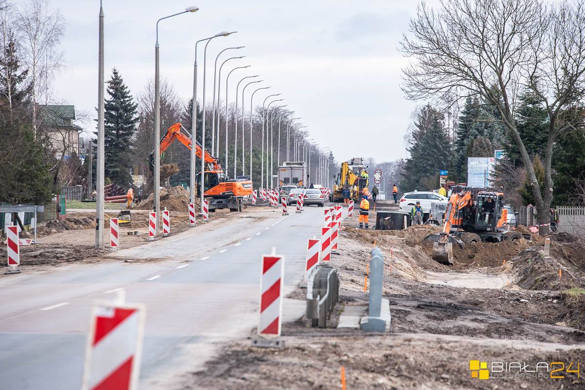 Zrywają stary asfalt. Trwa budowa Warszawskiej