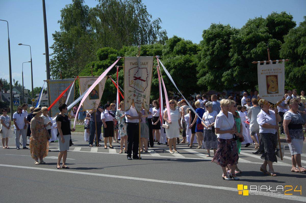 Procesja Bożego Ciała w parafii bł. Honorata Koźmińskiego w Białej Podlaskiej