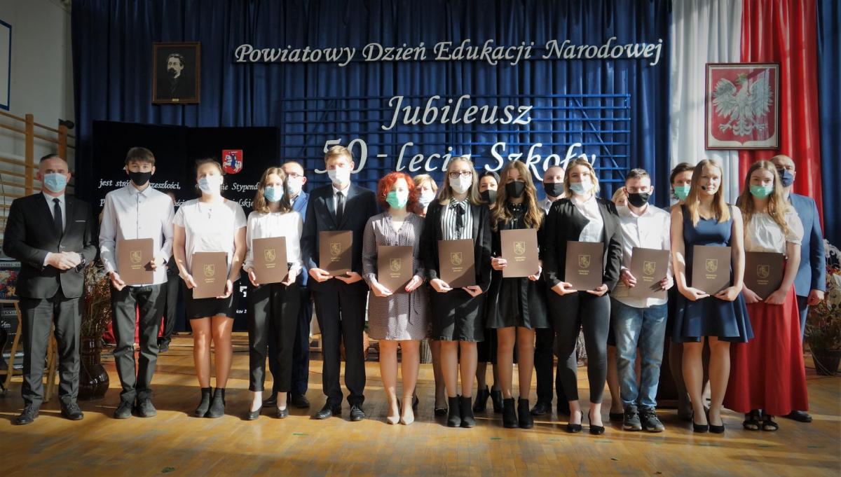 Zostali wyróżnieni podczas Powiatowego Dnia Edukacji Narodowej