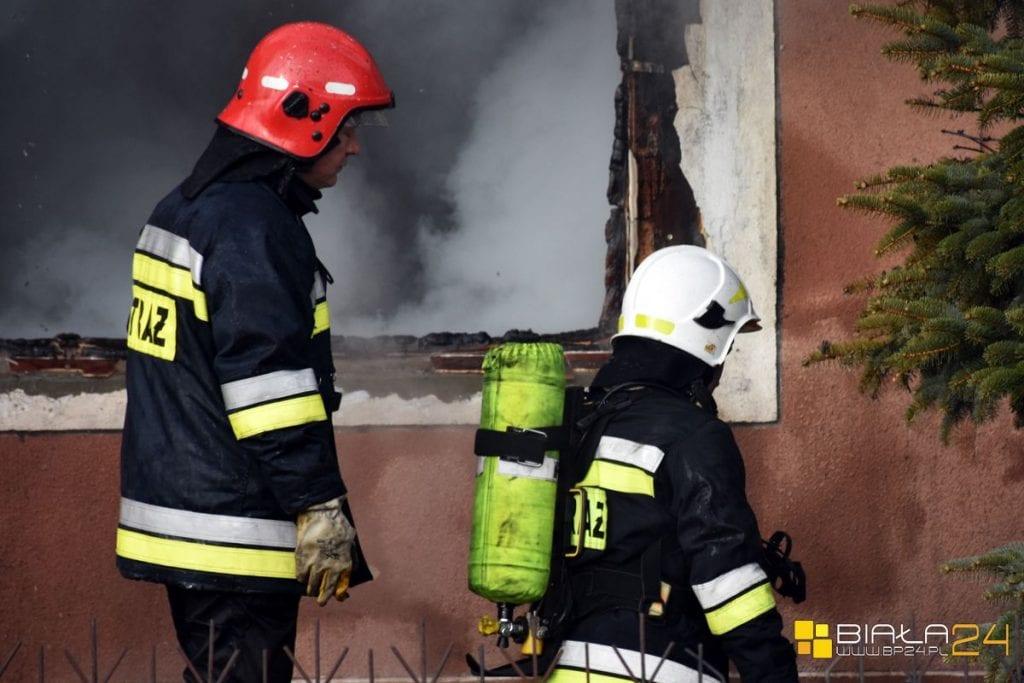 Stracili dach nad głową w kilka godzin. Dom spłonął doszczętnie